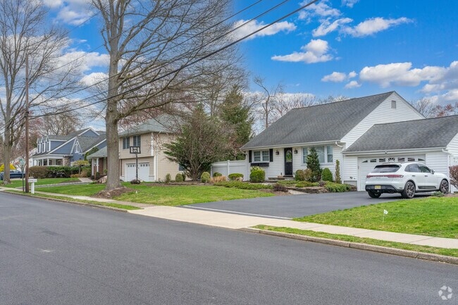 Old Tappan offers diverse home styles to suit every resident’s taste.