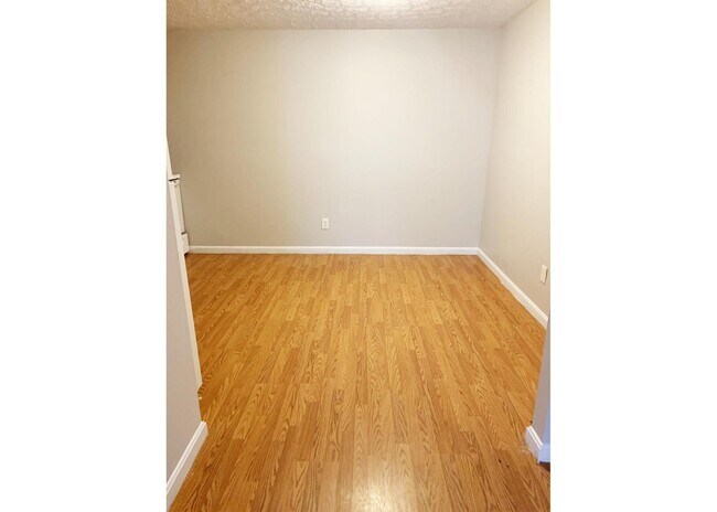 525 Lowell Ave unit 525-05, Cincinnati, OH 45220 - photo 4