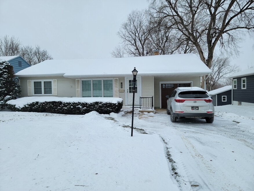 821 4th Ave SE, Le Mars, IA 51031 - photo 1