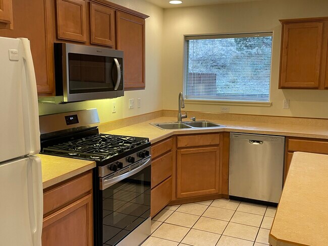 1755 NE Lotus Dr, Bend, OR 97701 - photo 7