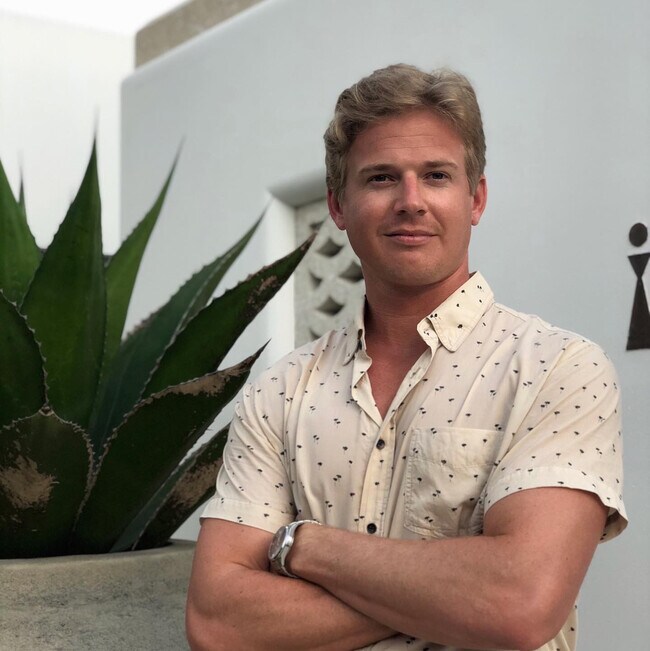 Agent Photo