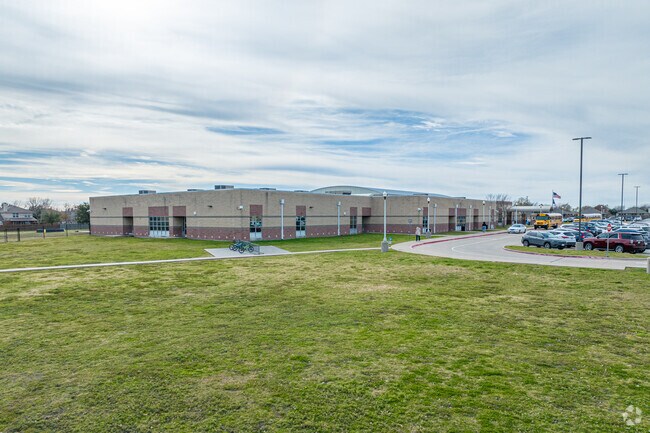 W R Bill Fort Elementary School has a student-teacher ratio of 15:1.