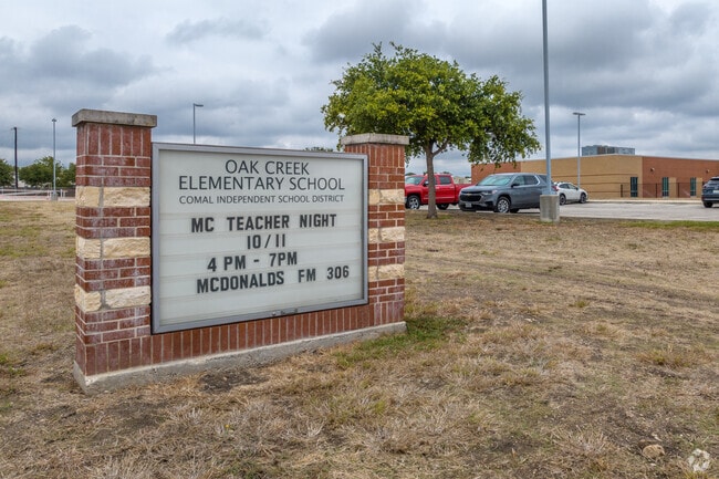 Oak Creek Elementary School is committed to providing students with a quality education.