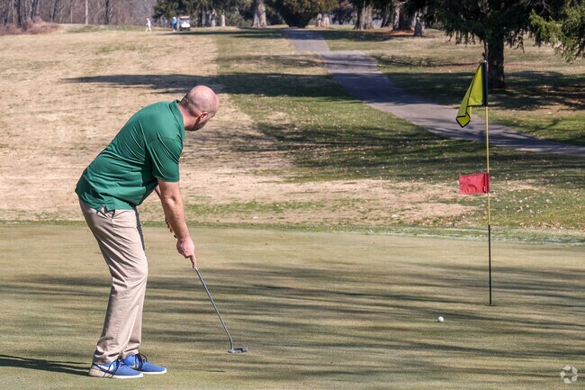 Residents of Druid Hills can enjoy a round of golf at The Crescent Hill Public Golf Course.