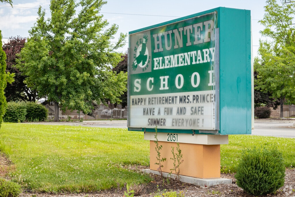 Hunter Elementary offers a well-rounded curriculum, promoting academic excellence and growth.
