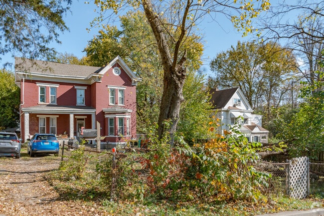 Many single family homes in Riverside Semadsville are multi-story ranch style homes.