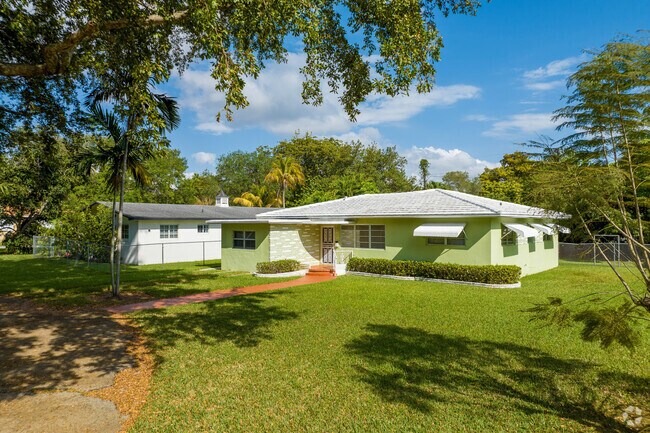 Renters and buyers can find beautiful classic ranch style home in Pinewood Park.