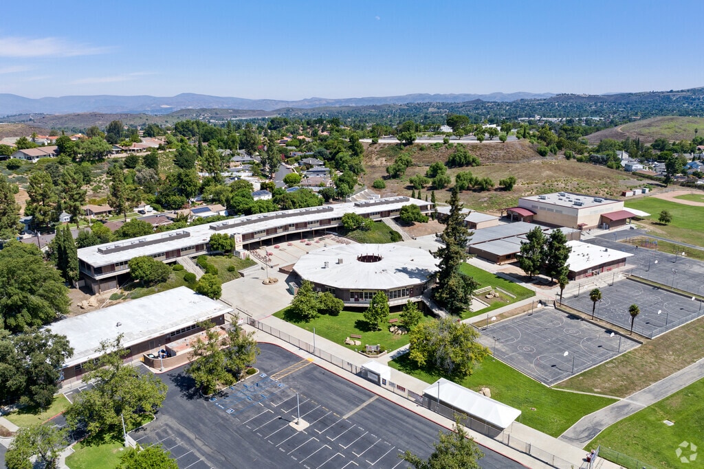 Redwood Middle School serves students in Thousand Oaks, Ca.