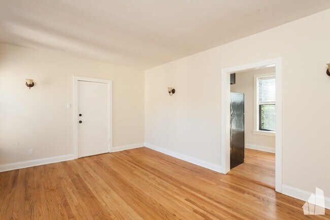 4040 N Ashland Ave unit STD, Chicago, IL 60613 - photo 7