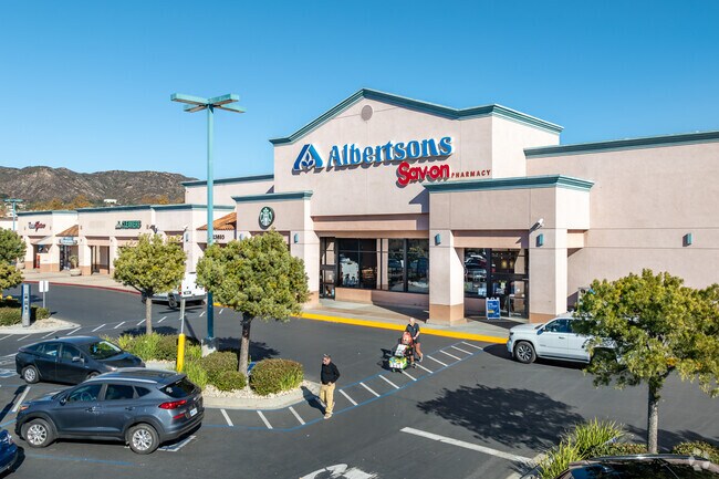 Wildomar residents can shop at Albertsons and more along Clinton Keith Road.