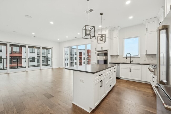 270 Dickenson St unit 402, Columbus, OH 43215 - photo 6