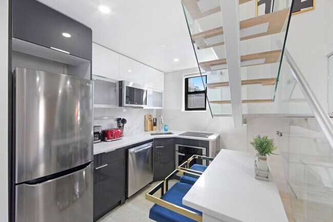 244 E 75th St unit FL6-ID1021895P, New York, NY 10021 - photo 3