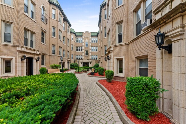 4225 N Paulina St unit 4227-E1, Chicago, IL 60613 - photo 2