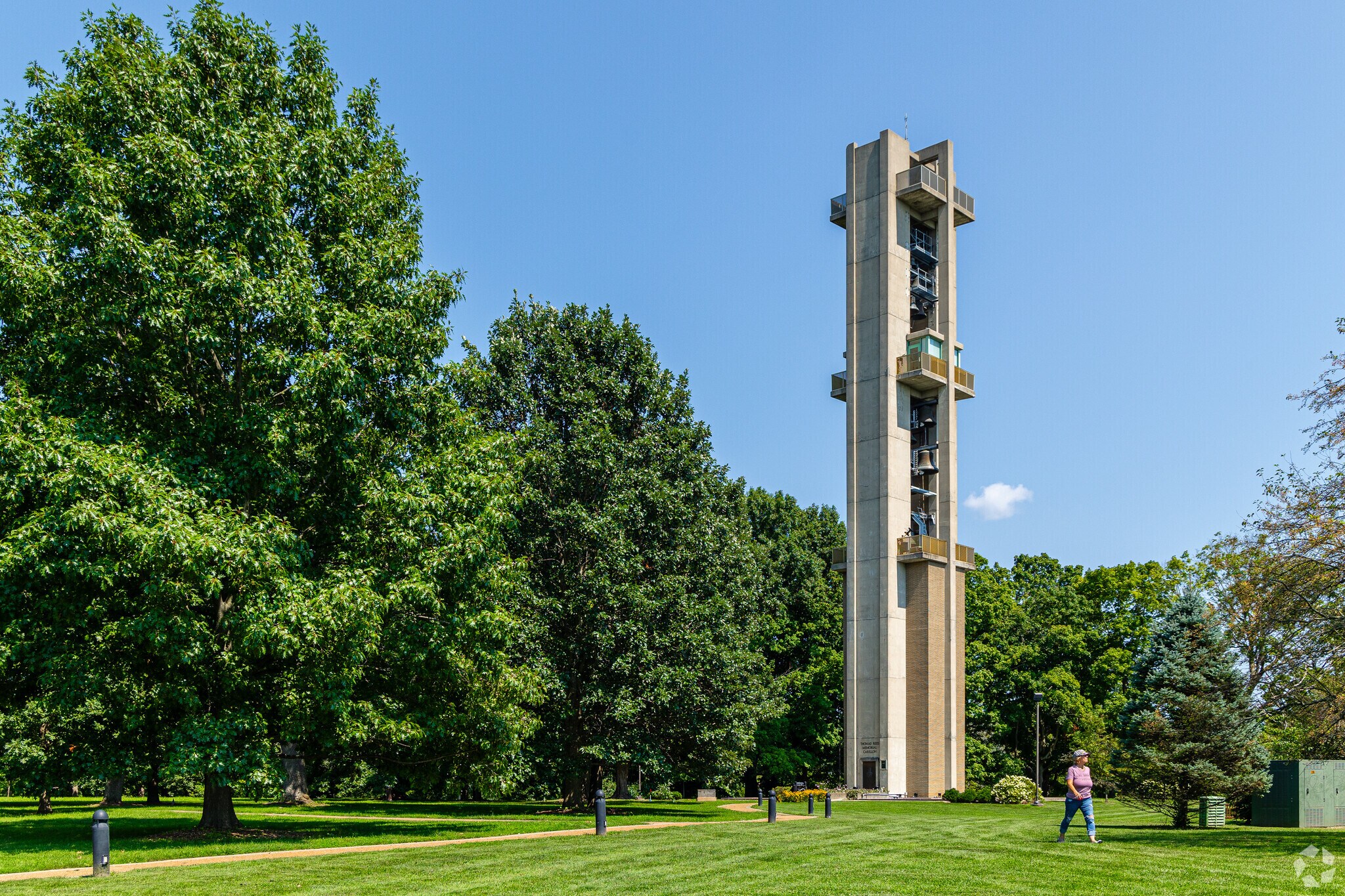 The Washington Park Botanical Garden features the Thomas Rees Memorial Carillon.