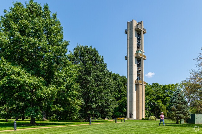 The Washington Park Botanical Garden features the Thomas Rees Memorial Carillon.