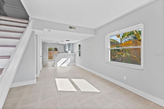 8737 N Tangerine Place, Tampa, FL 33617 - photo 2