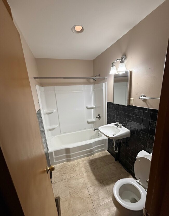 1308 N 11th St, Arkansas City, KS 67005 - photo 2