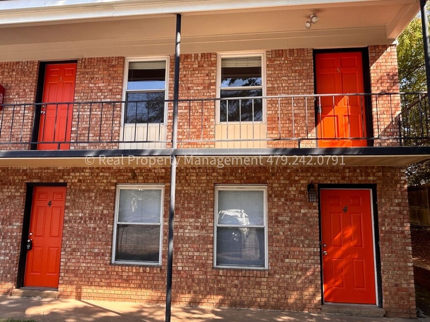 2301 S V St unit 5, Fort Smith, AR 72901 - photo 1