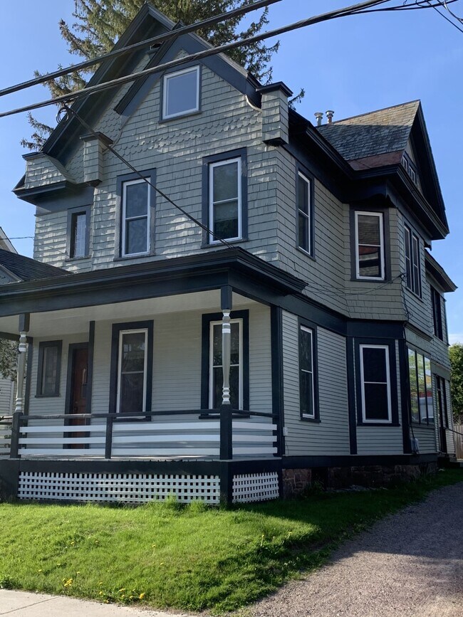 19 Hickok Place unit 3, Burlington, VT 05401 - photo 2