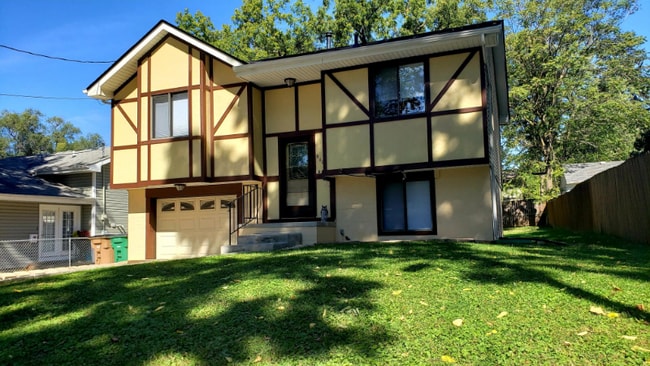 6407 Carpenter Ave, Windsor Heights, IA 50324 - photo 3