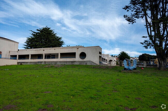 Sloat (Commodore) Elementary School has a wonderful campus in Balboa Terrace.