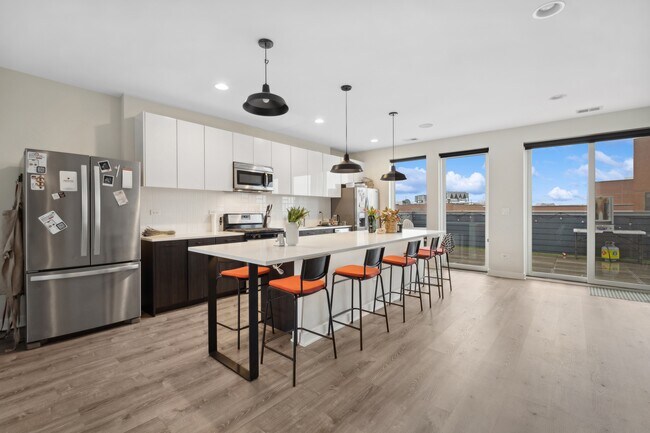 3927 N Clarendon Ave unit 601, Chicago, IL 60613 - photo 2