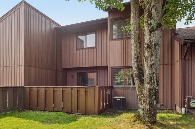 7360 Trailside Dr unit E, Northfield, OH 44067 - photo 2