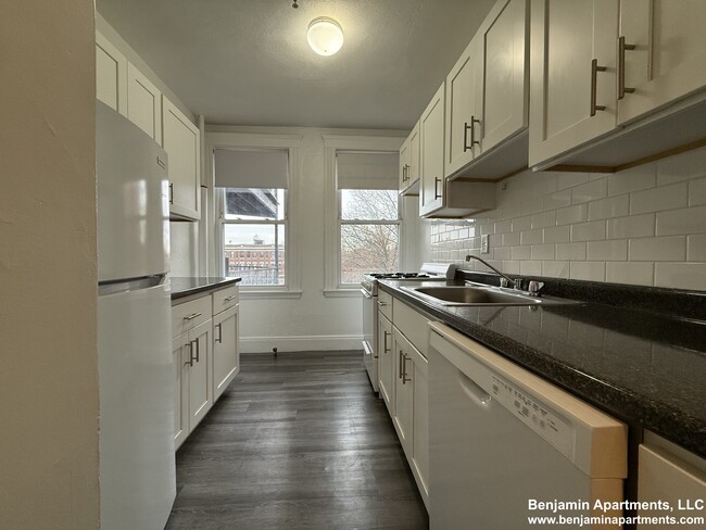 1622 Commonwealth Ave unit 6, Boston, MA 02135 - photo 3