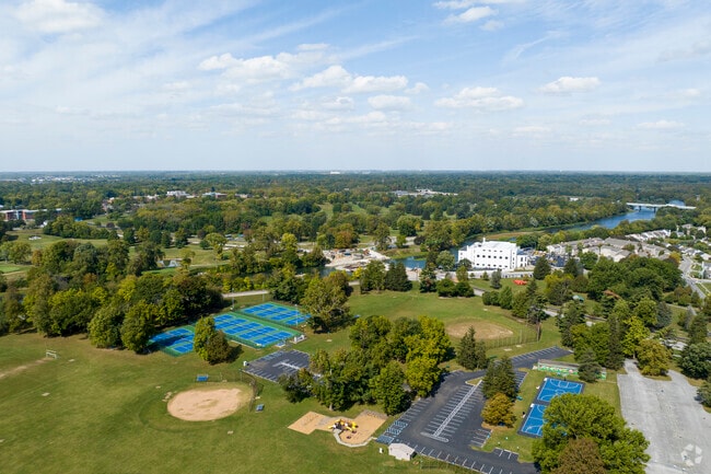 Riverside Park offers lots of outdoor activities for Near Northwest Riverside locals to enjoy.