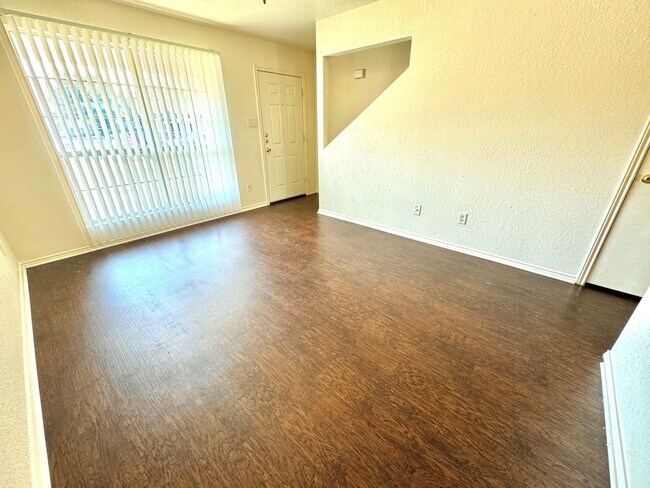 4207 Deek Dr unit B, Killeen, TX 76549 - photo 3