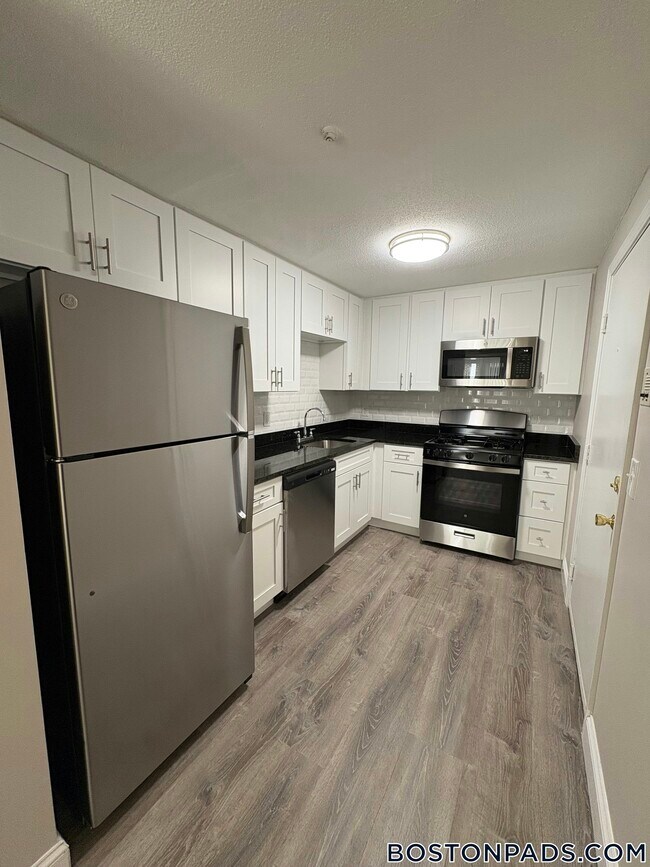 25 Kenmar Dr Unit 28, Billerica, MA 01821