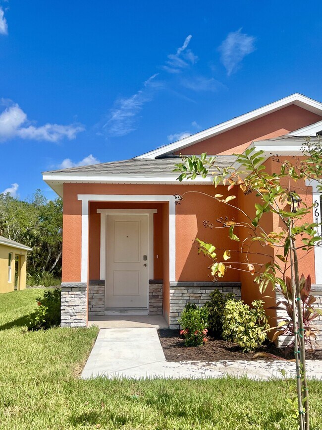 991 Crocus NE, Palm Bay, FL 32907