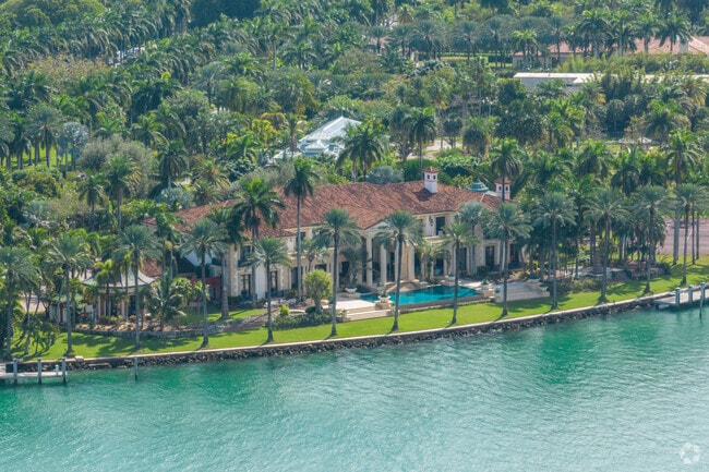 Average home listings on Star, Palm and Hibiscus Islands reach $7 million.