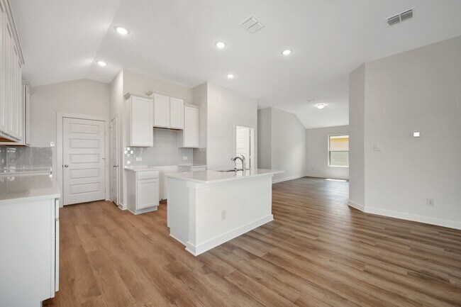 6215 Persimmon Lake, San Antonio, TX 78245 - photo 5