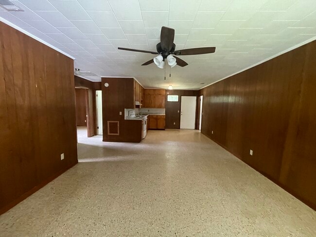 211 Godwin Ln unit 211, Glennville, GA 30427 - photo 4