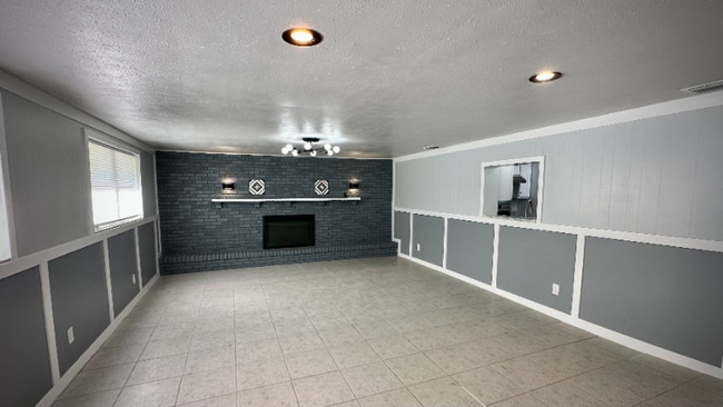 11031 Circle Rd S, Seffner, FL 33584 - photo 3