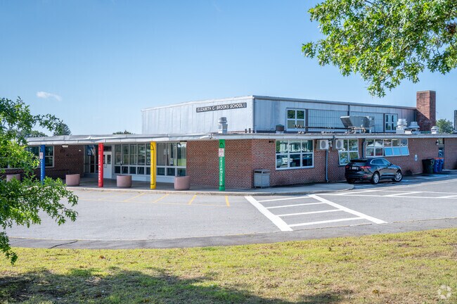 Elizabeth Brooks Elementary has 300 students enrolled, and a student-teacher ratio of 13 to 1.