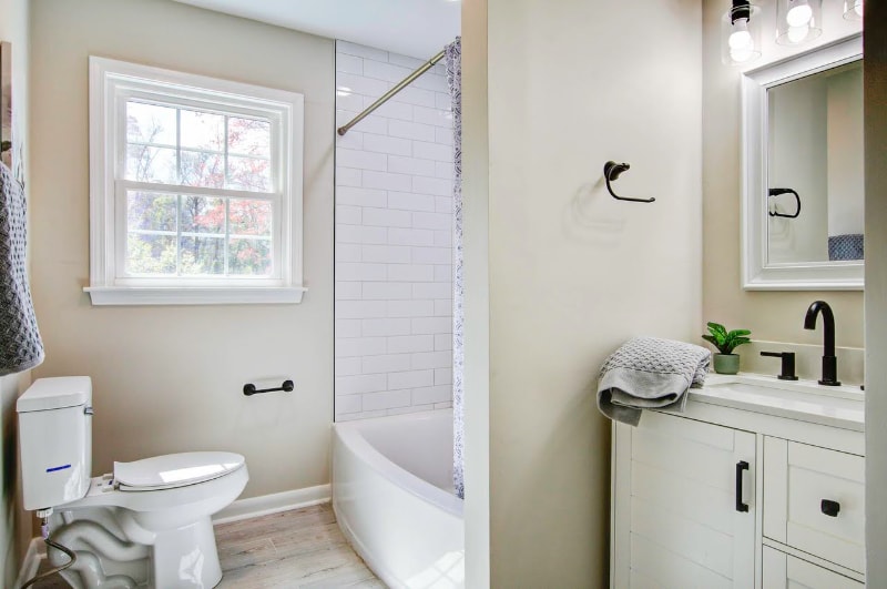 4523 W Montague Ave, North Charleston, SC 29418 - photo 1