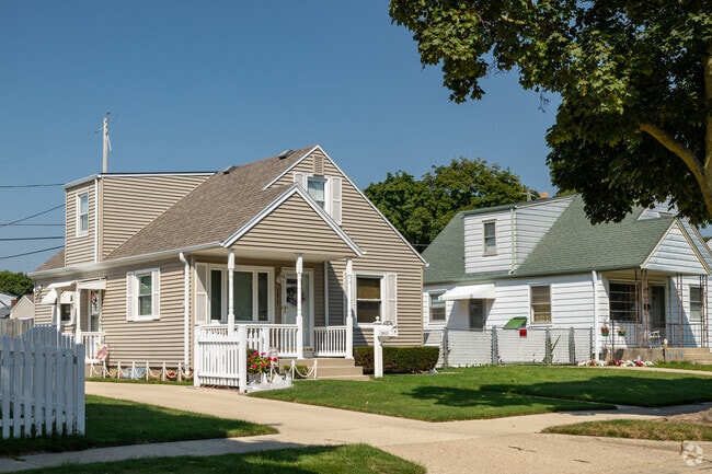 Ornate porch columns and colorful floral bouquets give Southpoint homes great curb appeal.