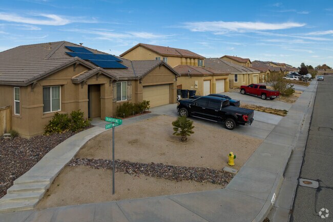 Rosamond neighborhoods are convenient to the 14 Freeway, Edwards Air Force Base & shopping.