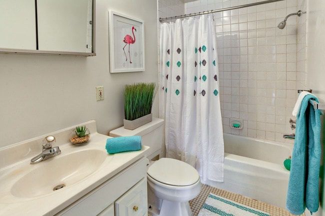 Sheridan Arms Apartments, Bay City, MI 48708 - photo 3