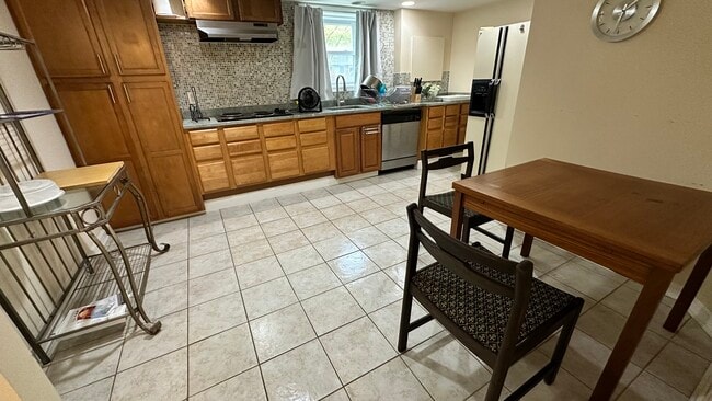 11423 Schuylkill Rd unit BSMT, Rockville, MD 20852 - photo 6