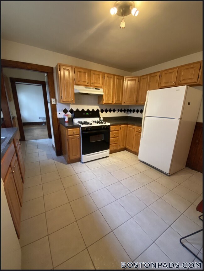 178 Calumet St, Boston, MA 02120
