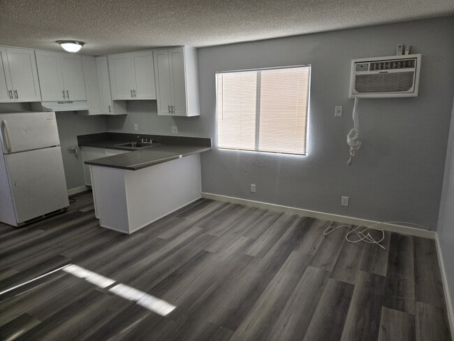 1107 W Pacific Coast Hwy unit 5, Wilmington, CA 90744 - photo 2