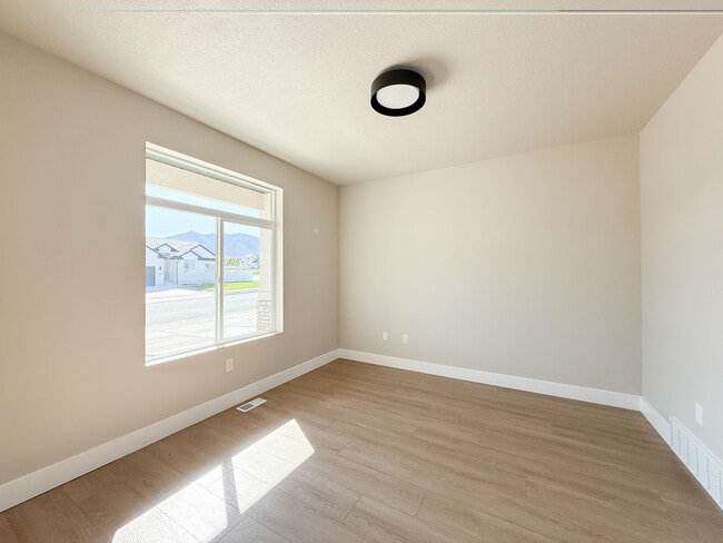 2067 N 450 W, Tooele, UT 84074 - photo 3