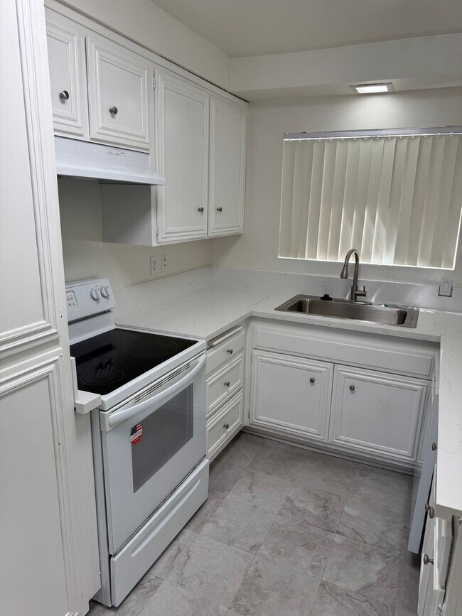 Peninsula Villas, Rancho Palos Verdes, CA 90275 - photo 4