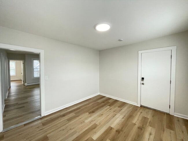 124 Beech St unit 2s, Manchester, NH 03103 - photo 3