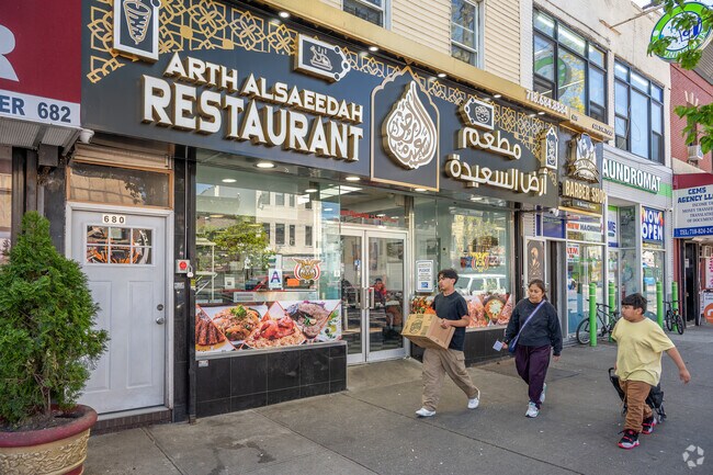 Arth Alsaeedah, also known as Happy Land, is a very popular restaurant in Van Nest.