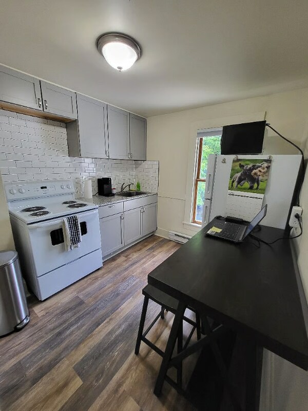 423 Schuyler St unit 3, Syracuse, NY 13204 - photo 3