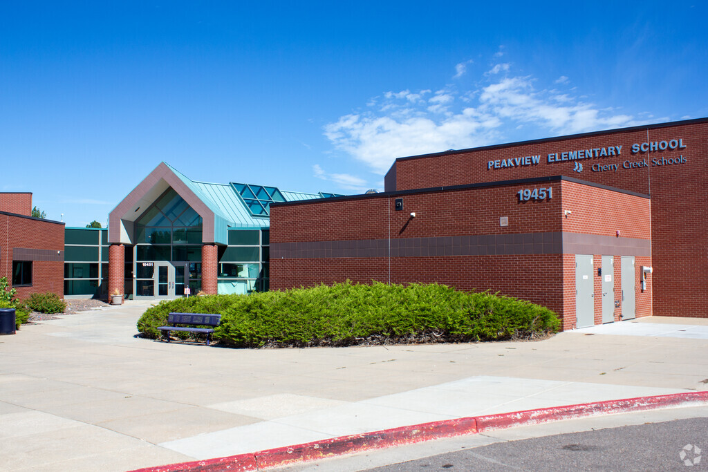 Peakview Elementary School building in Outer Aurora.